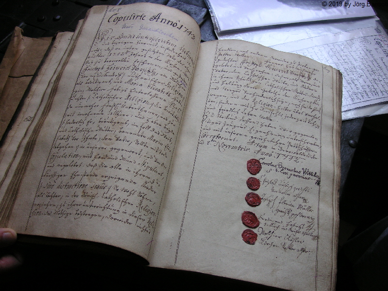 Kirchenbuch 1742 mit Wappensiegel von Christopf (Johann) Bhrisch